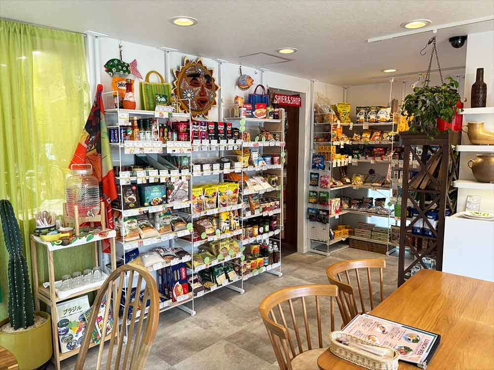 AMAZON-POLPAS-CAFE-&-MARKET内観