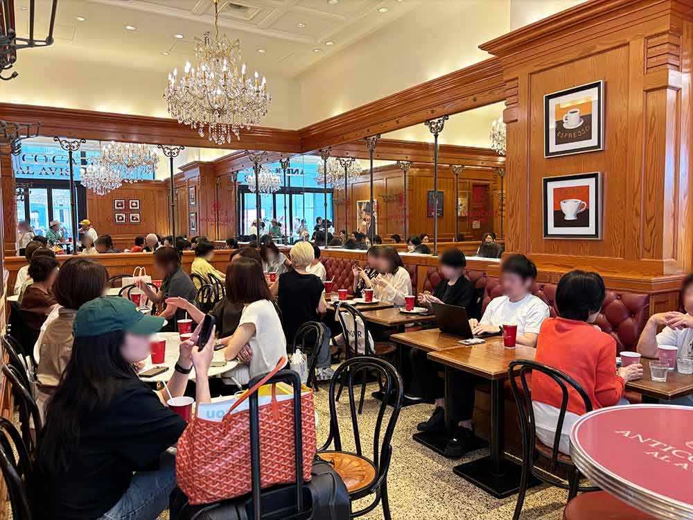 Antico-Caffe-Al-Avisの内観