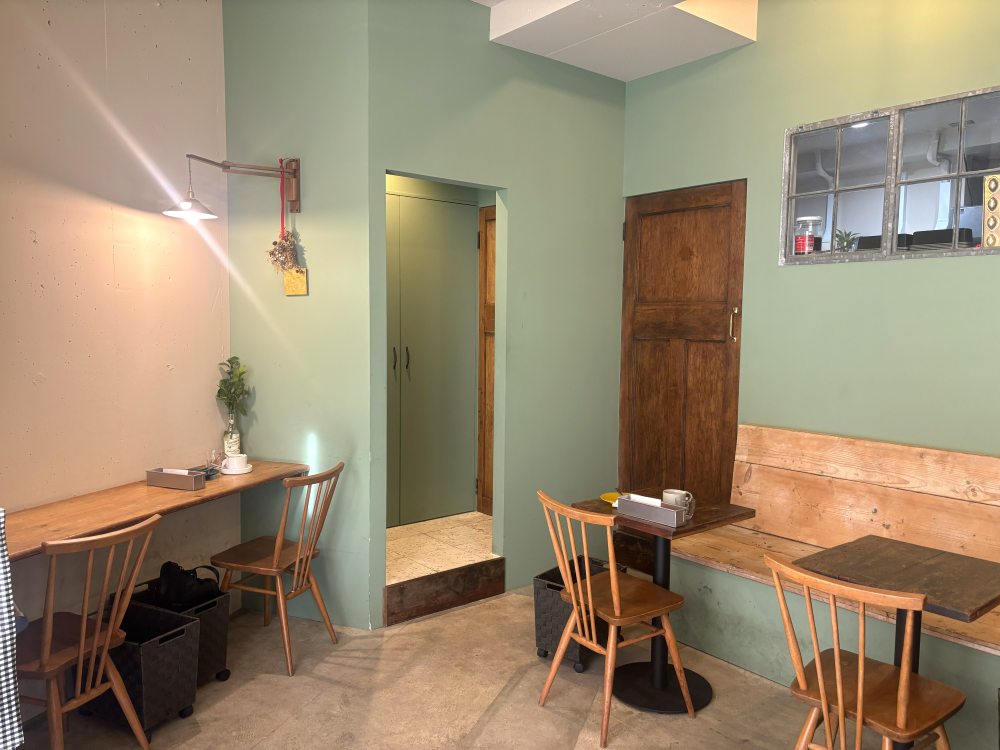 COFFEE&CAKES MountainHut 内観1