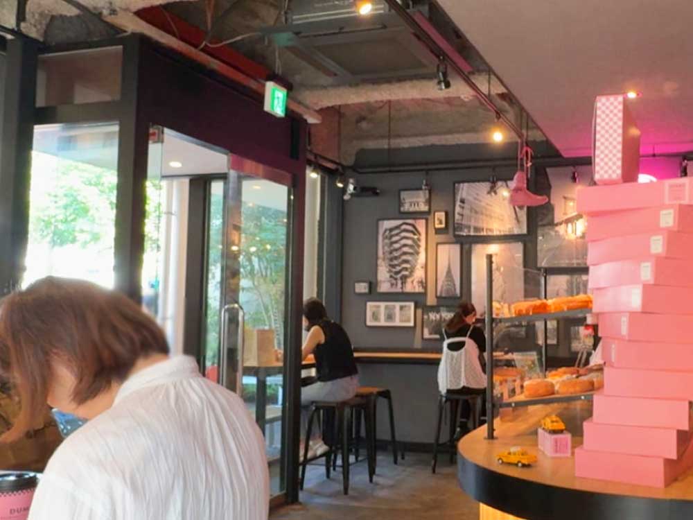 Dumbo-Doughnuts-and-Coffeeのカウンター
