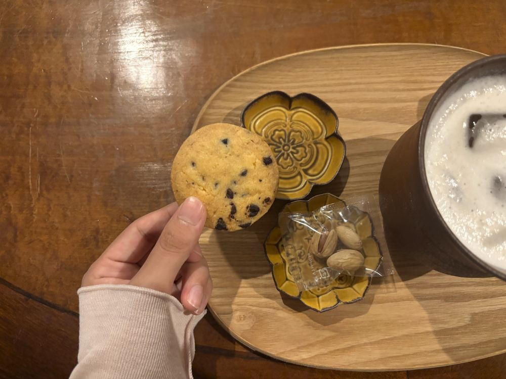 HASU COFFEEのチョコチップクッキーとナッツ