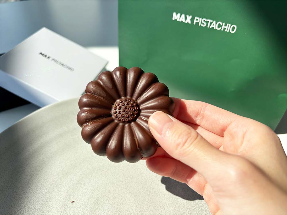 MAX-PISTACHIOの花型ドバイチョコ