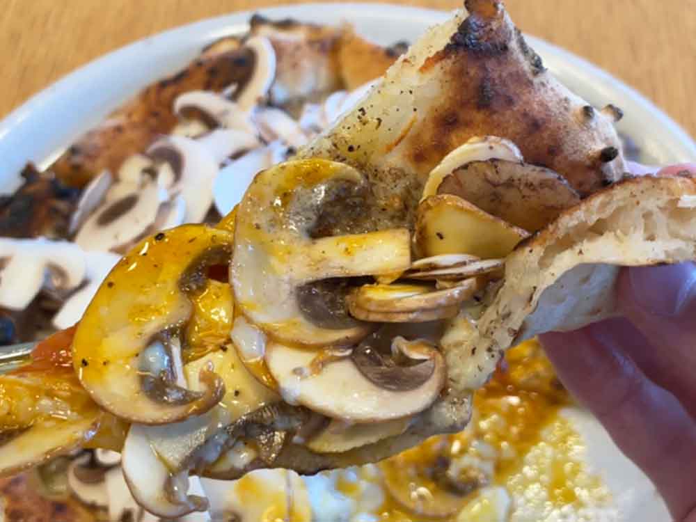 PIZZA-MAFIA-TOKYOのピザ接写