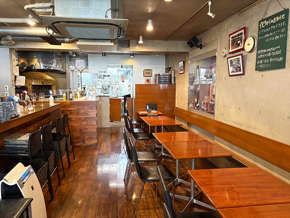 PIZZERIA-IMOLAの内観