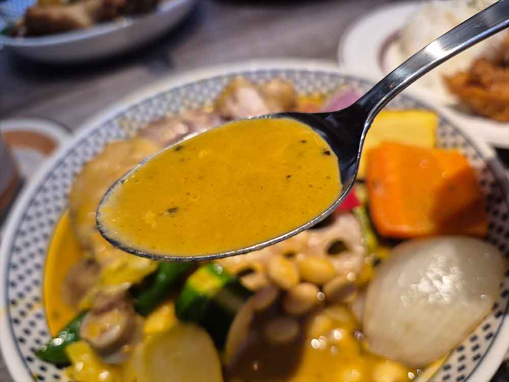 SAMURAIのグリーンカレーのスープ