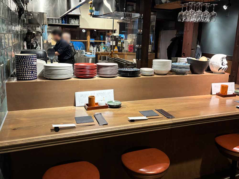 SANCYA-GOOD-HORUMONZの内観