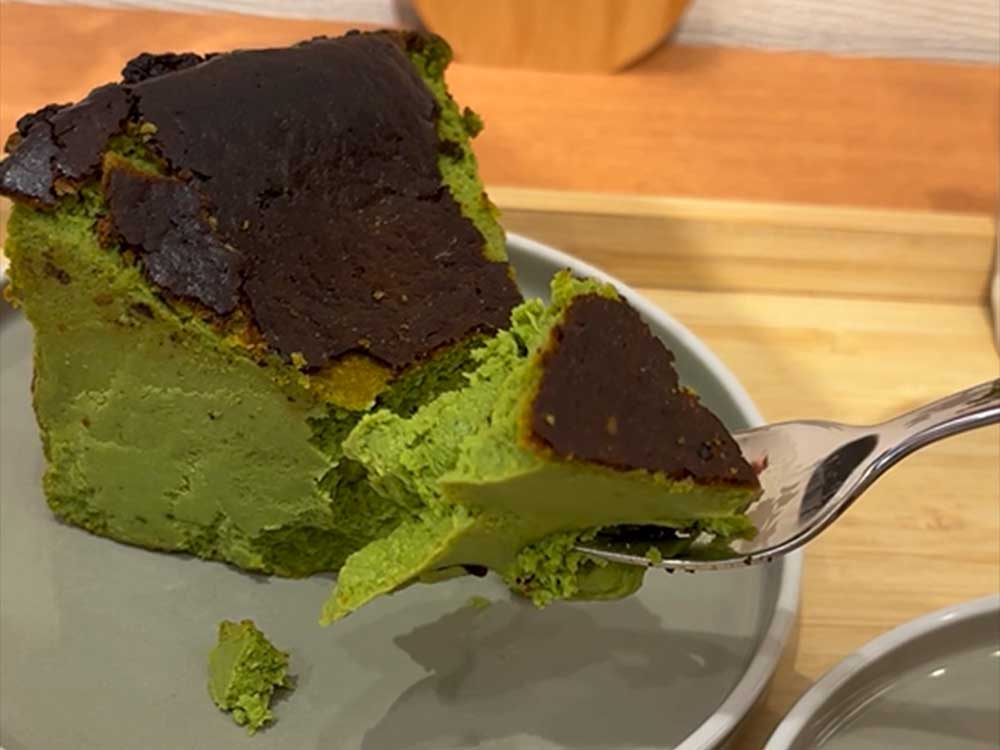 TEA-TATAMO!-駒沢店の抹茶バスクチーズケーキ