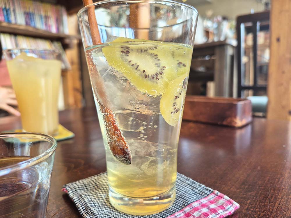 キウイ酢ソーダ