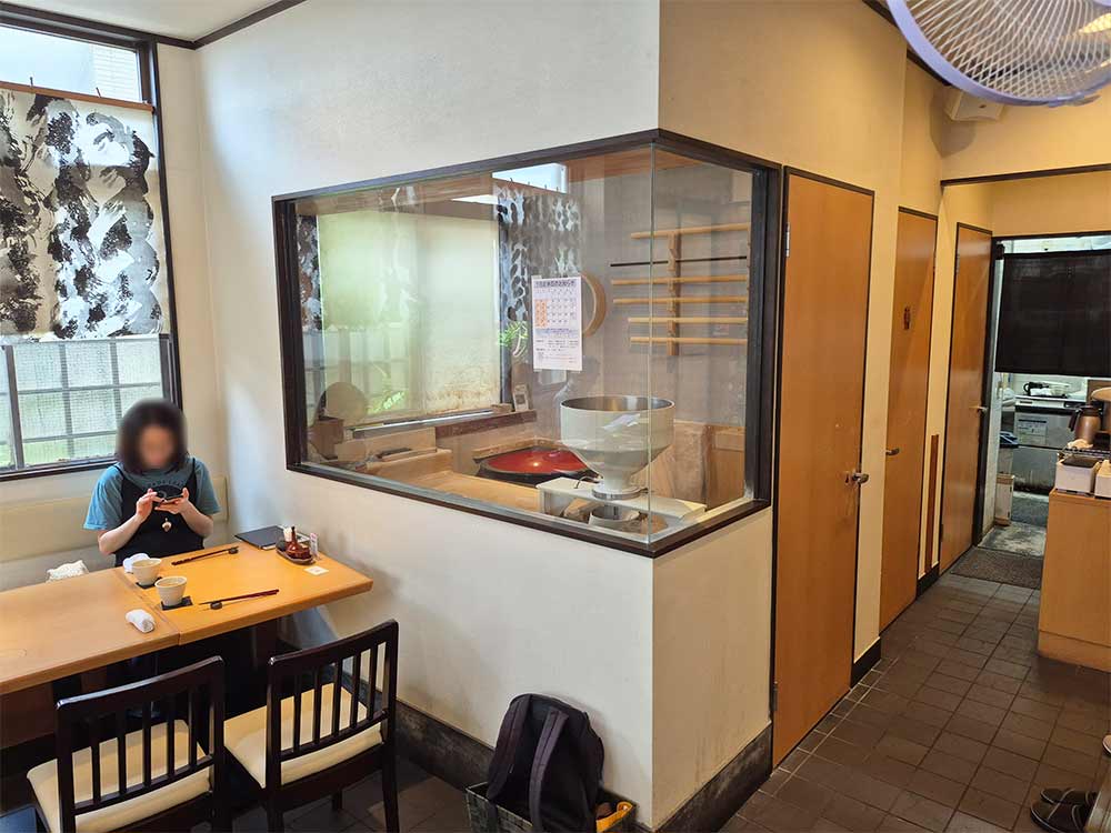 そば一仁の内観