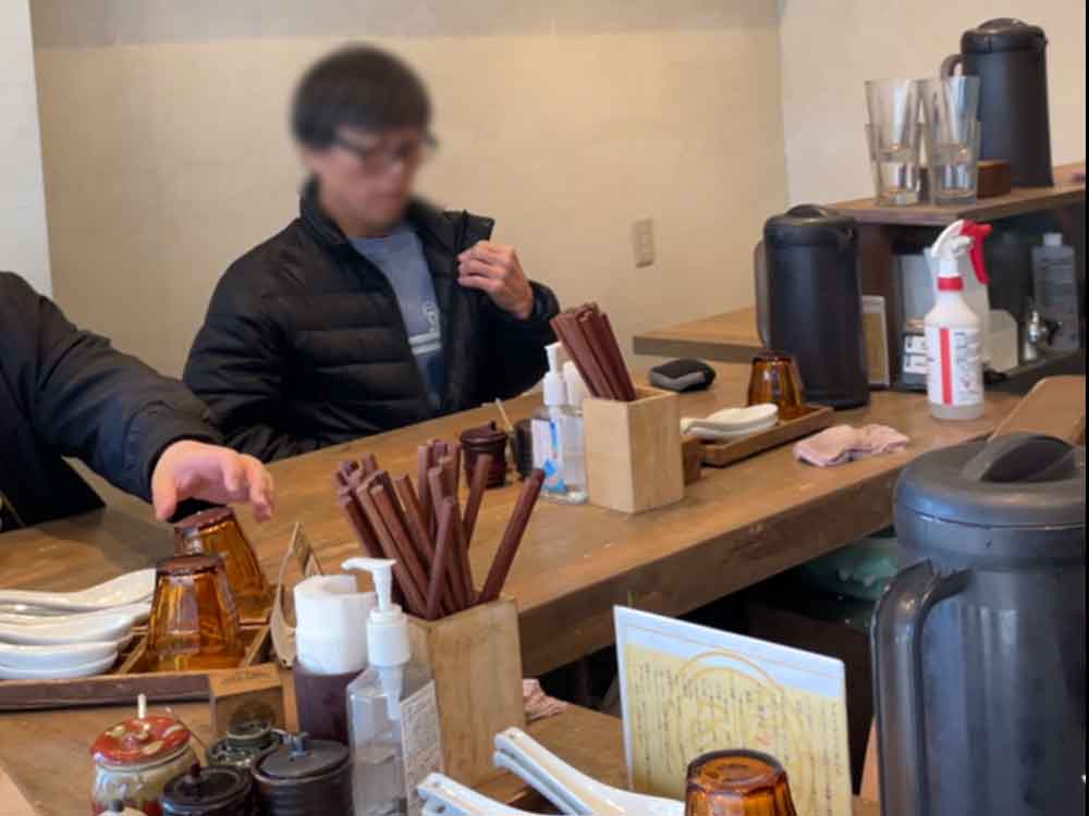 だし麺やナミノアヤ上野毛本店の内観