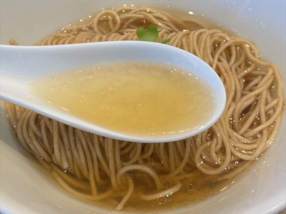 だし麺屋ナミノアヤのスープ