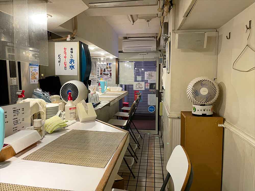 らぁめんや-やしげるの内観