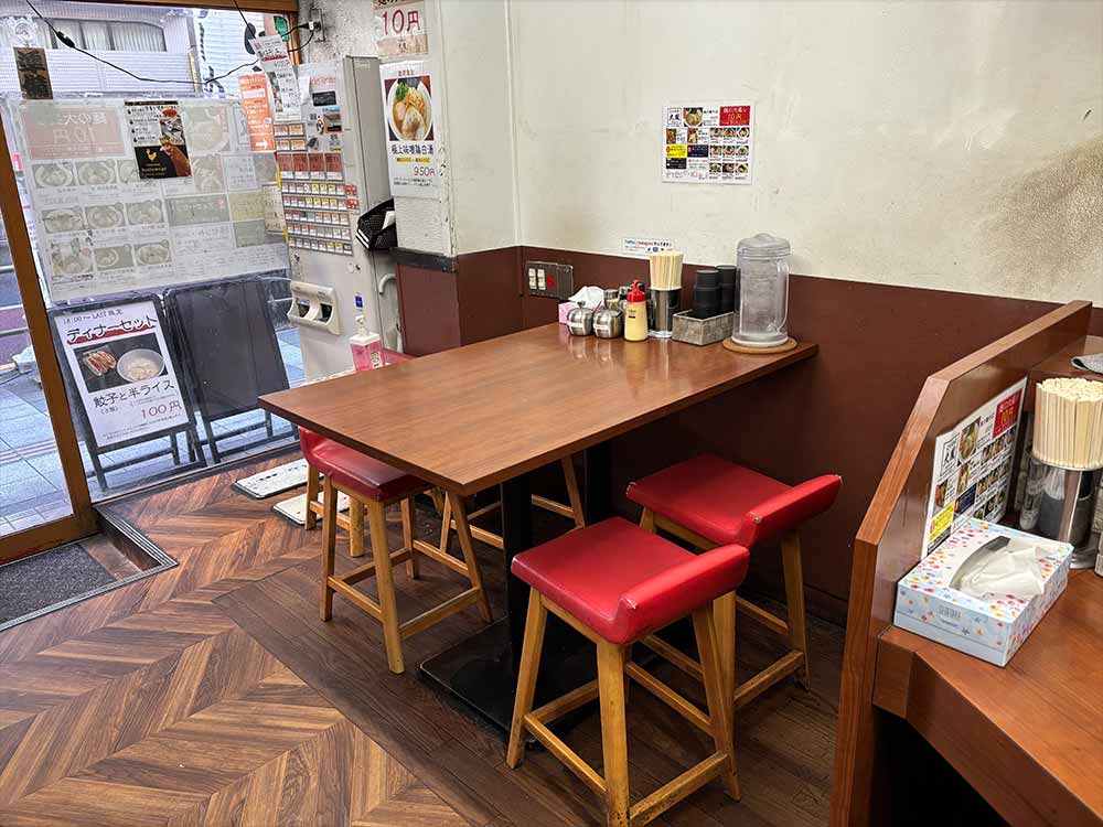 らーめん大鳳のテーブル