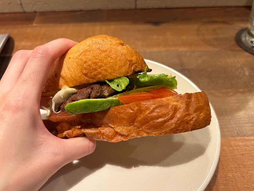 アズミスチールのハンバーガー接写