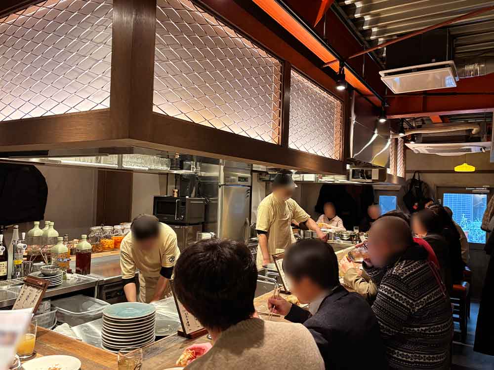 アズミスチールの内観