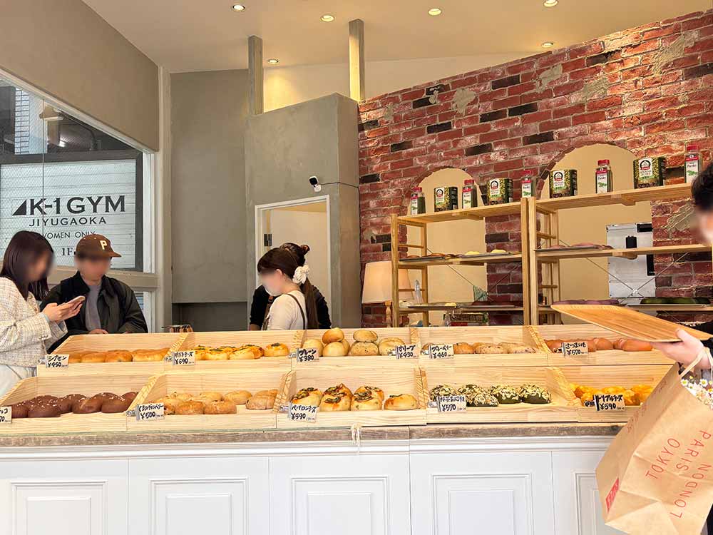 アルムベーグルの内観