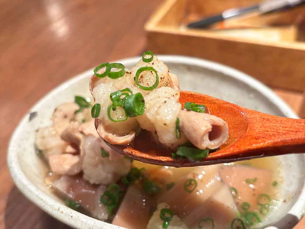 和牛ホルモン煮込み(700円)