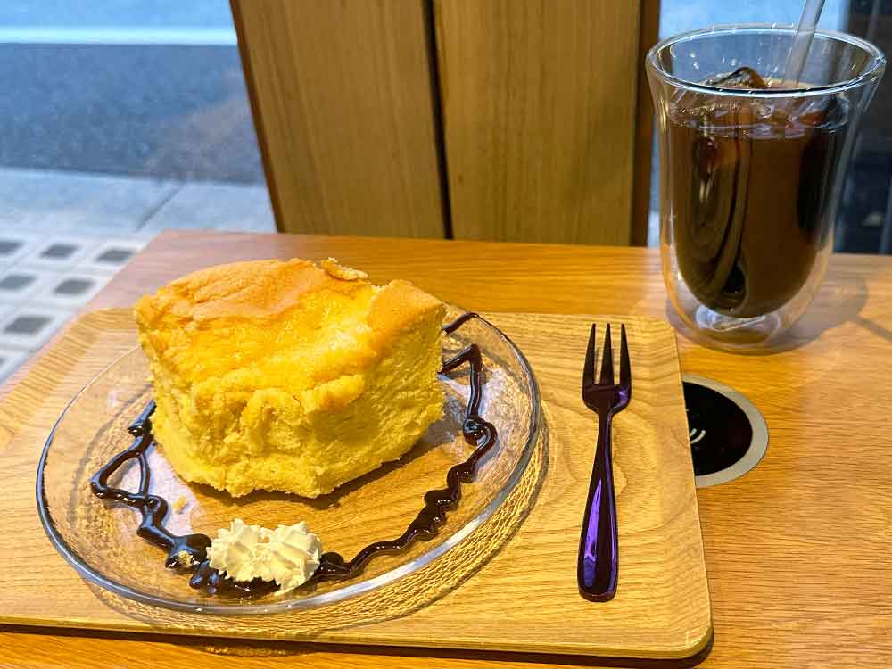 コーヒーロースタリー-セルバのケーキ