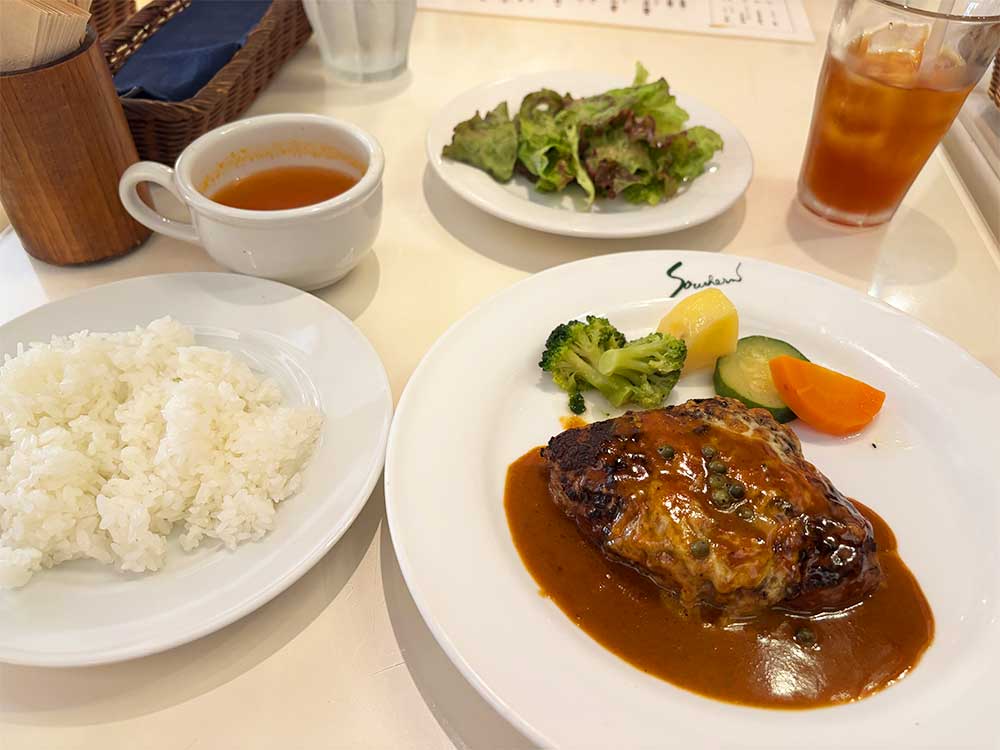 サザンダイニングの日替わりランチ(ハンバーグ)