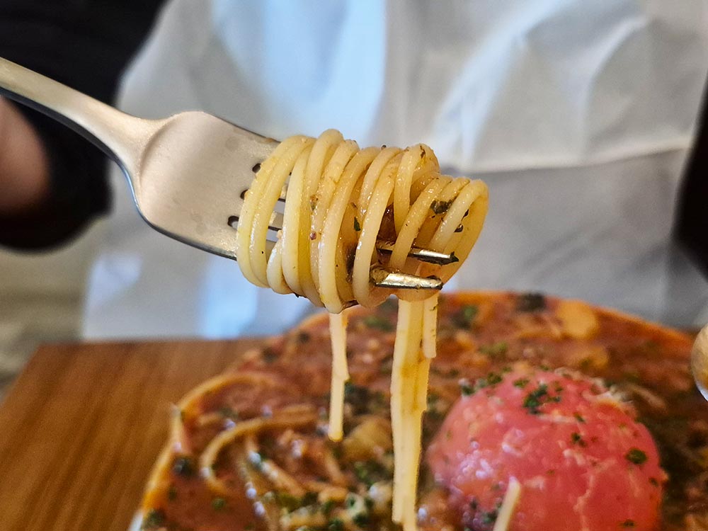 シモキタ洋麺店のトマト接写