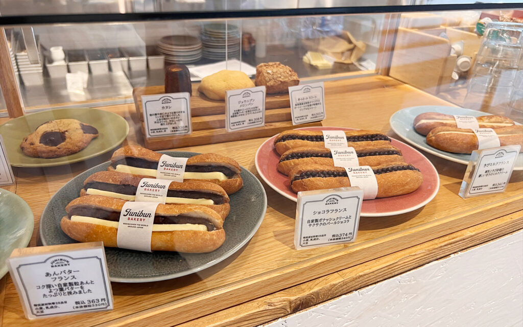 ジュウニブンベーカリーカフェケース