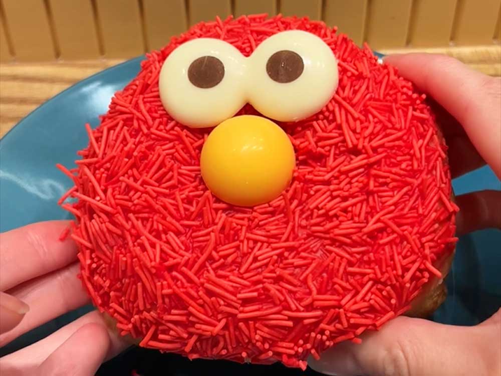 セサミストリートマーケットのエルモドーナツ接写