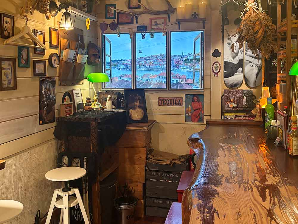 タコヨテの内観