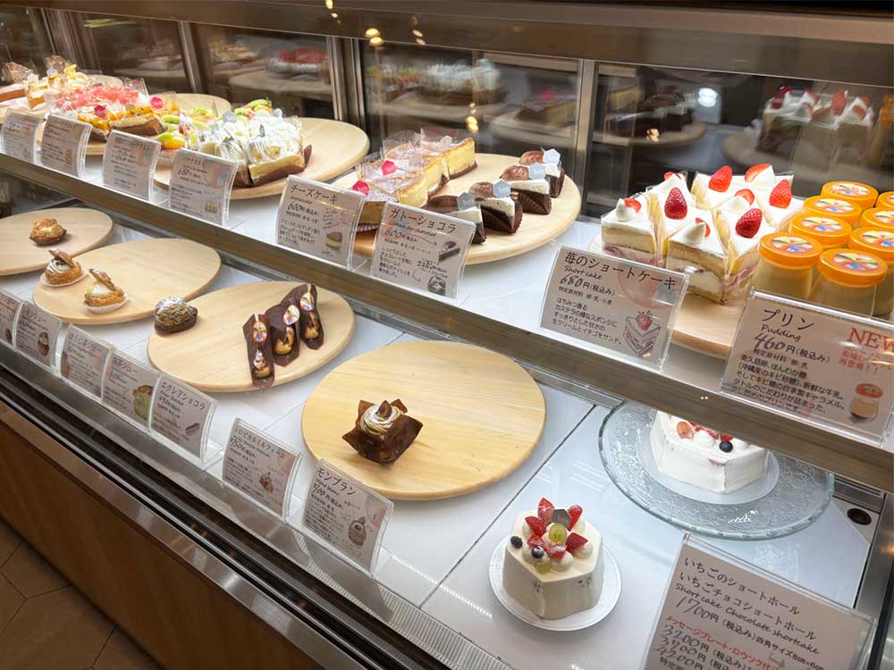 タトル明大前洋菓子店のショーケース