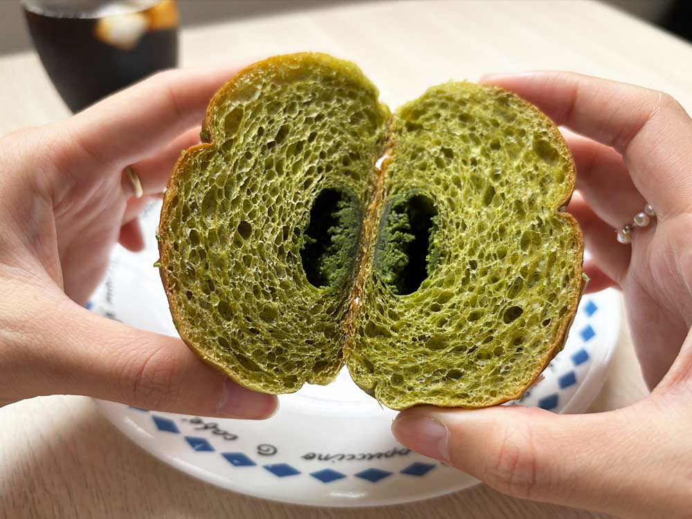 トリュフベーカリーの抹茶パン断面
