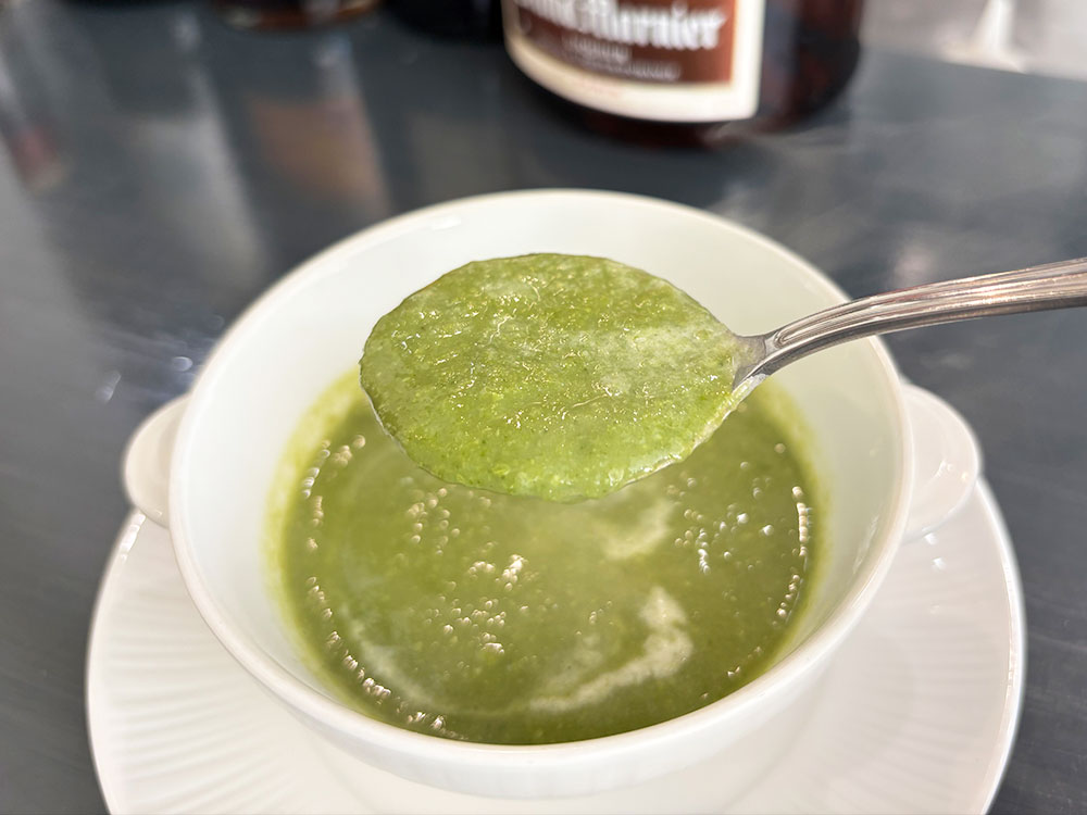 ドゥヴィサージュのスープ接写