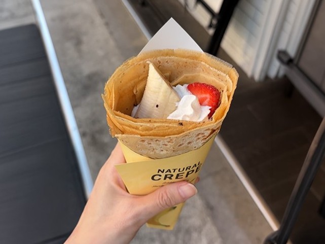 ナチュラルクレープのイチゴバナナチョコホイップ