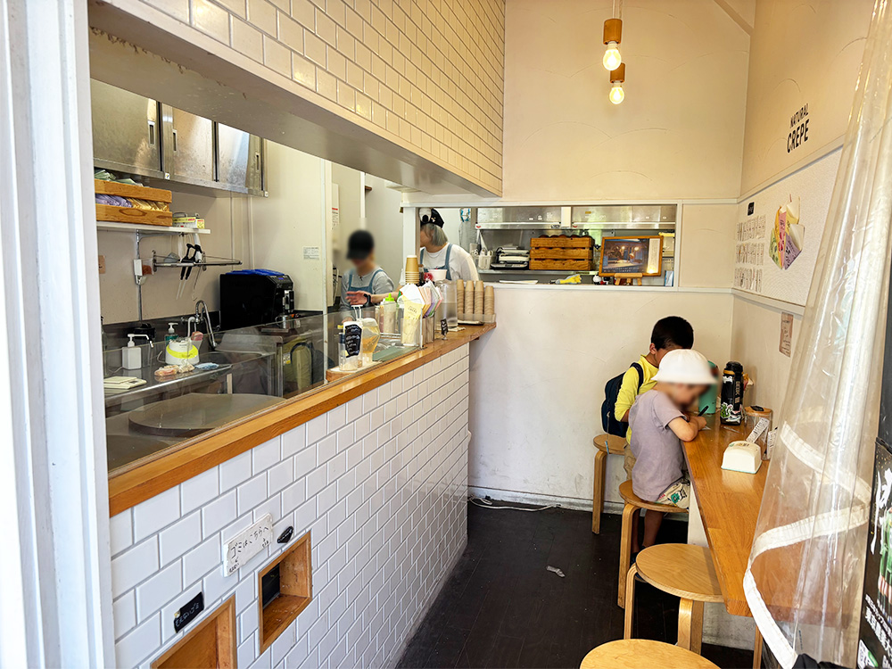 ナチュラルクレープの店内