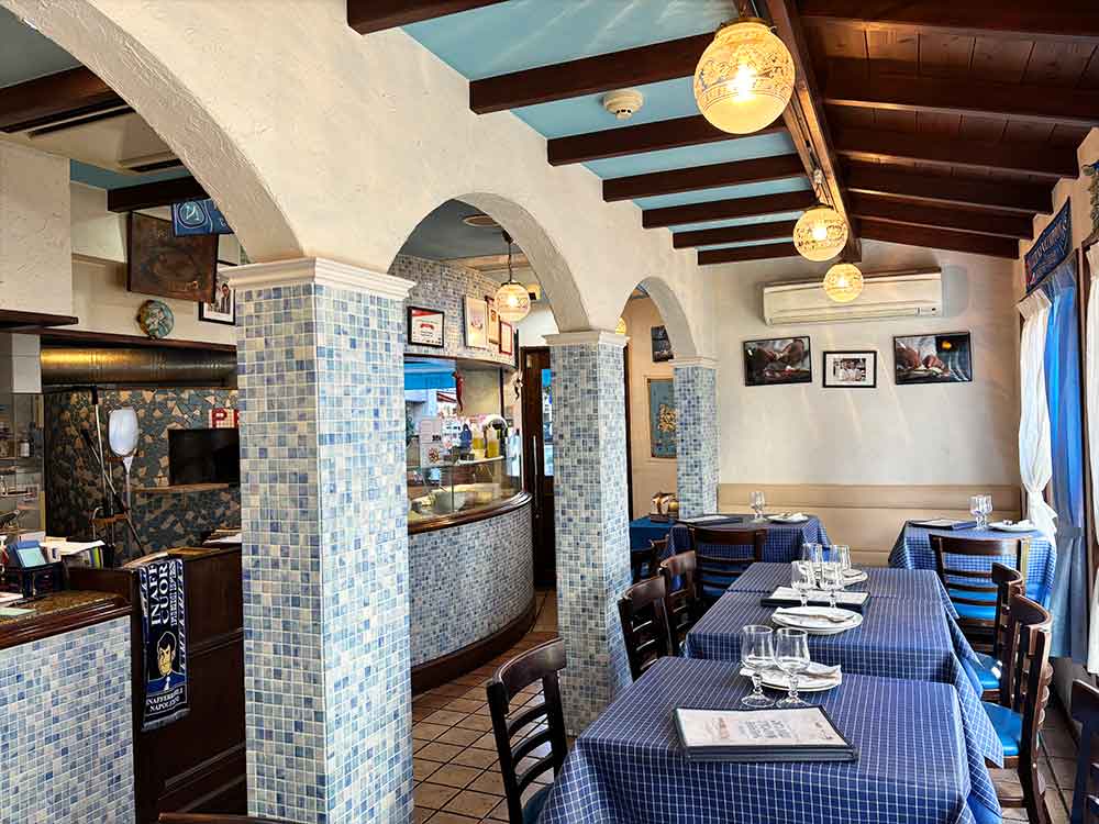 ナポリスタカの内観