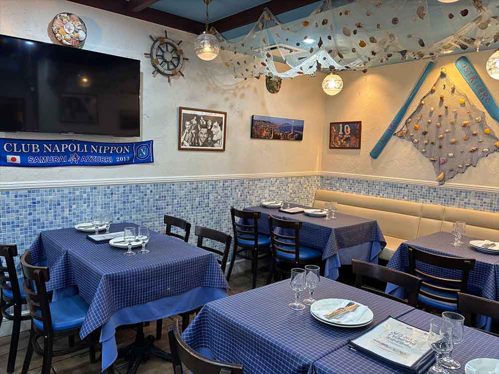 ナポリスタカの内観