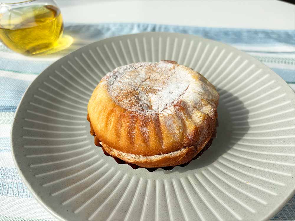 ニコラス精養堂のプリンパン