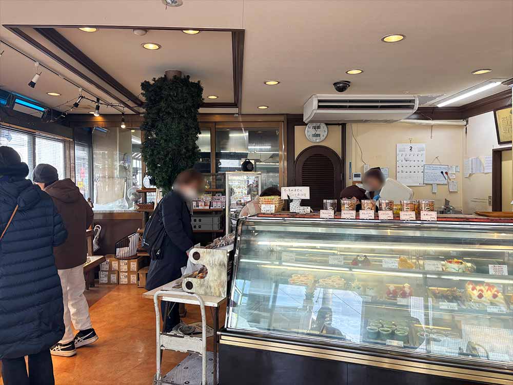 ニコラス精養堂の内観