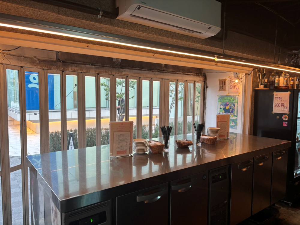 ニショク 1階立ち飲みスペース