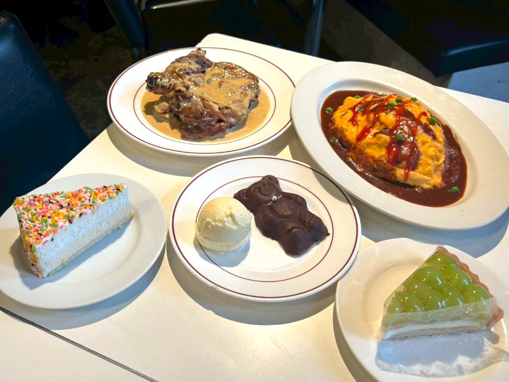 バワリーキッチン チキンステーキ オムライス ケーキ