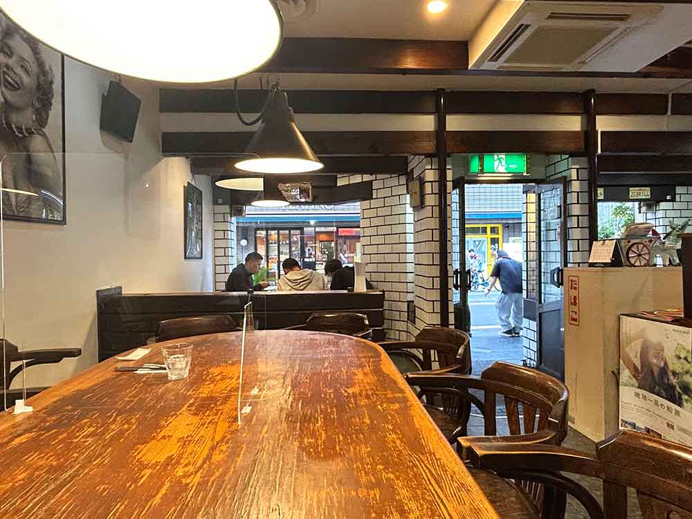 バーボンの内観