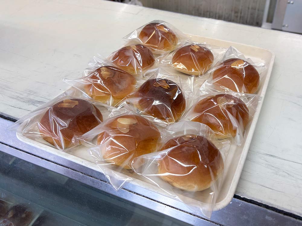 パオン昭月の生クリームアンパン