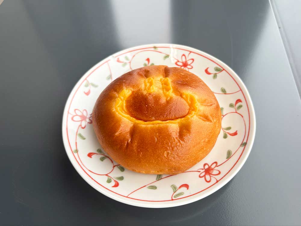 ブーランジェリー-ラ・テールのクリームパン