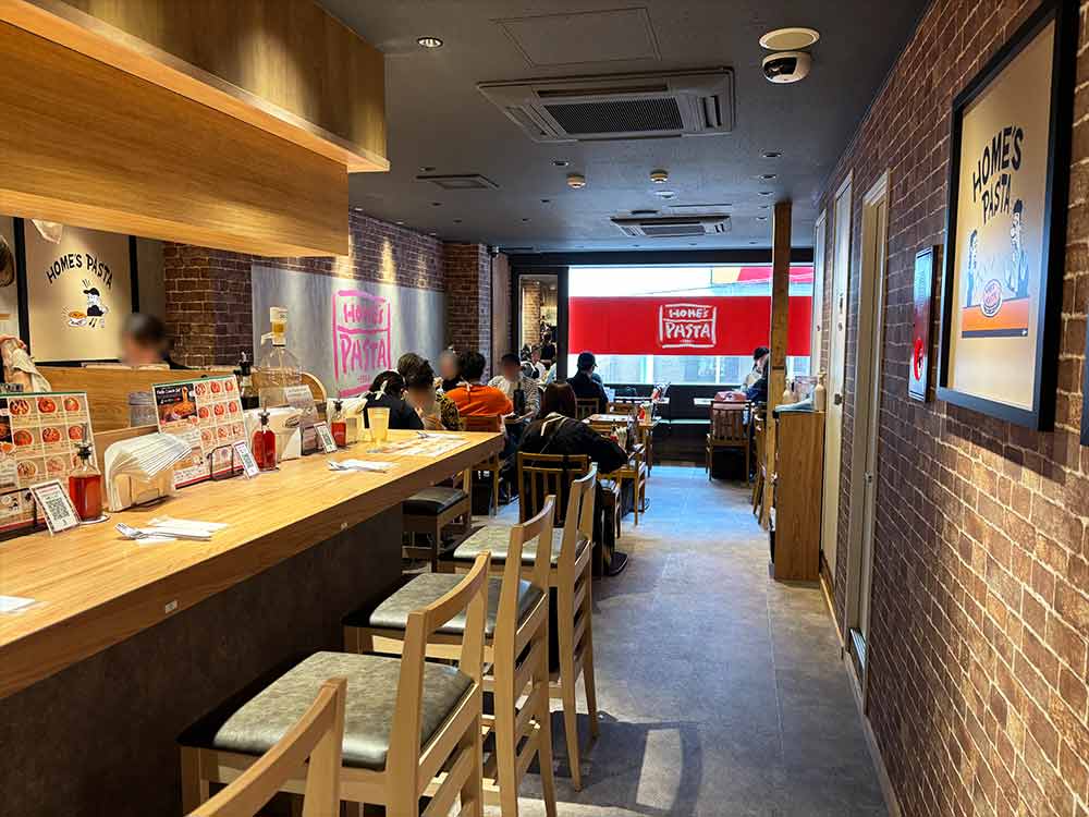 ホームズパスタの内観