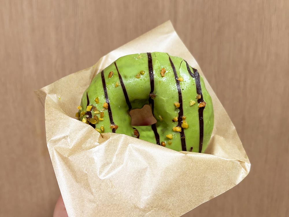 ミサキドーナツのピスタチオ(400円)