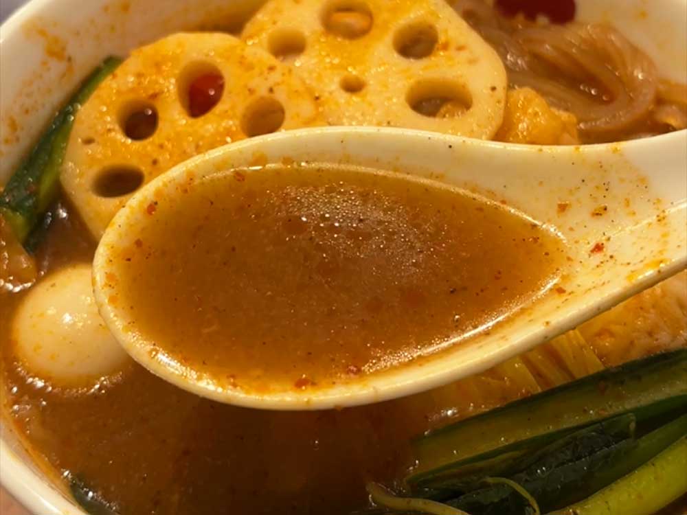 七宝麻辣湯のスープ