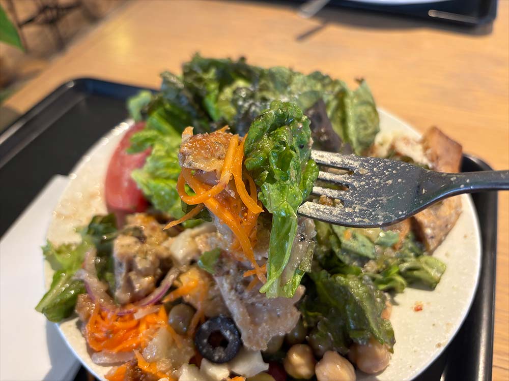 七百屋旬世のサラダ接写