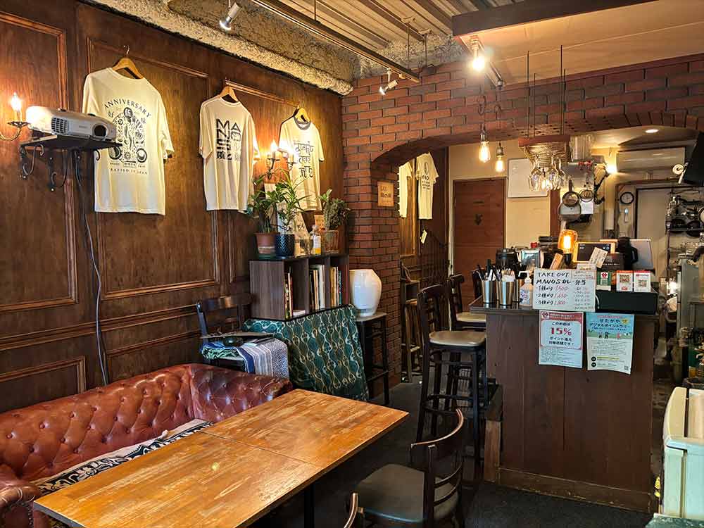 創作カレーMANOSの内観2
