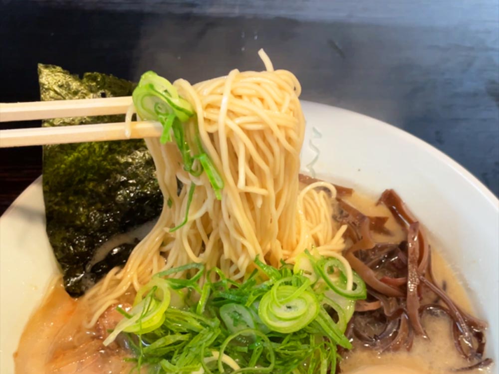 博多濃麻呂のラーメンの麺