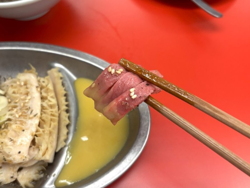 大衆食堂ニューヘイロー 新鮮モツ刺し三種盛り2