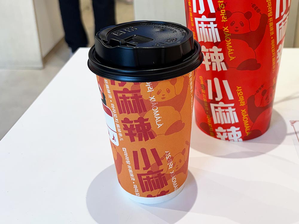 小麻辣下北沢店のカップ