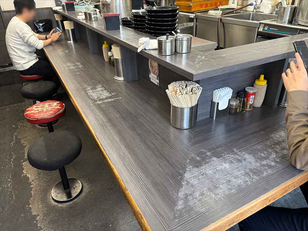 桜道家のラーメン内観